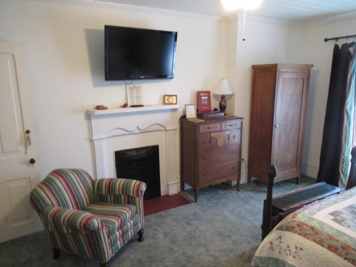 Carrier Houses Bed & Breakfast Rutherfordton 外观 照片