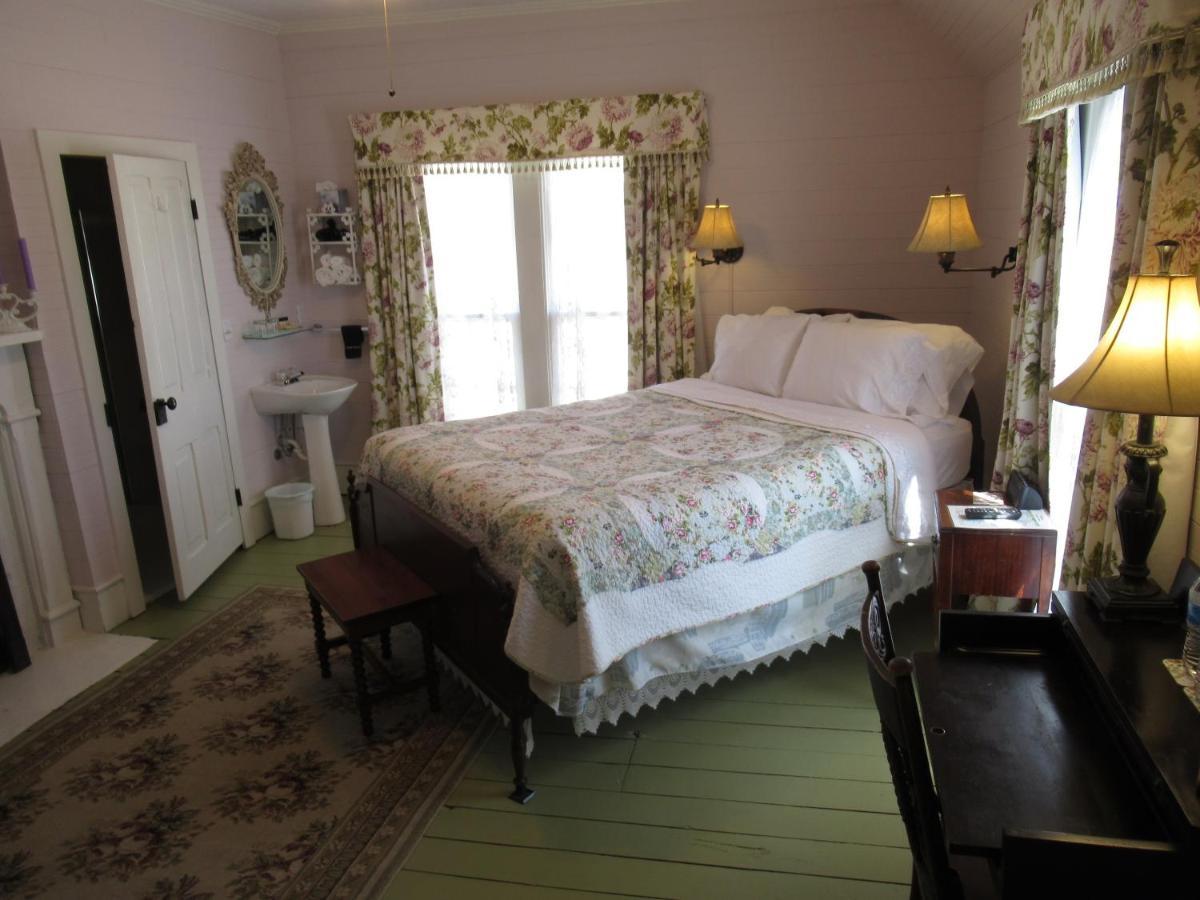 Carrier Houses Bed & Breakfast Rutherfordton 外观 照片