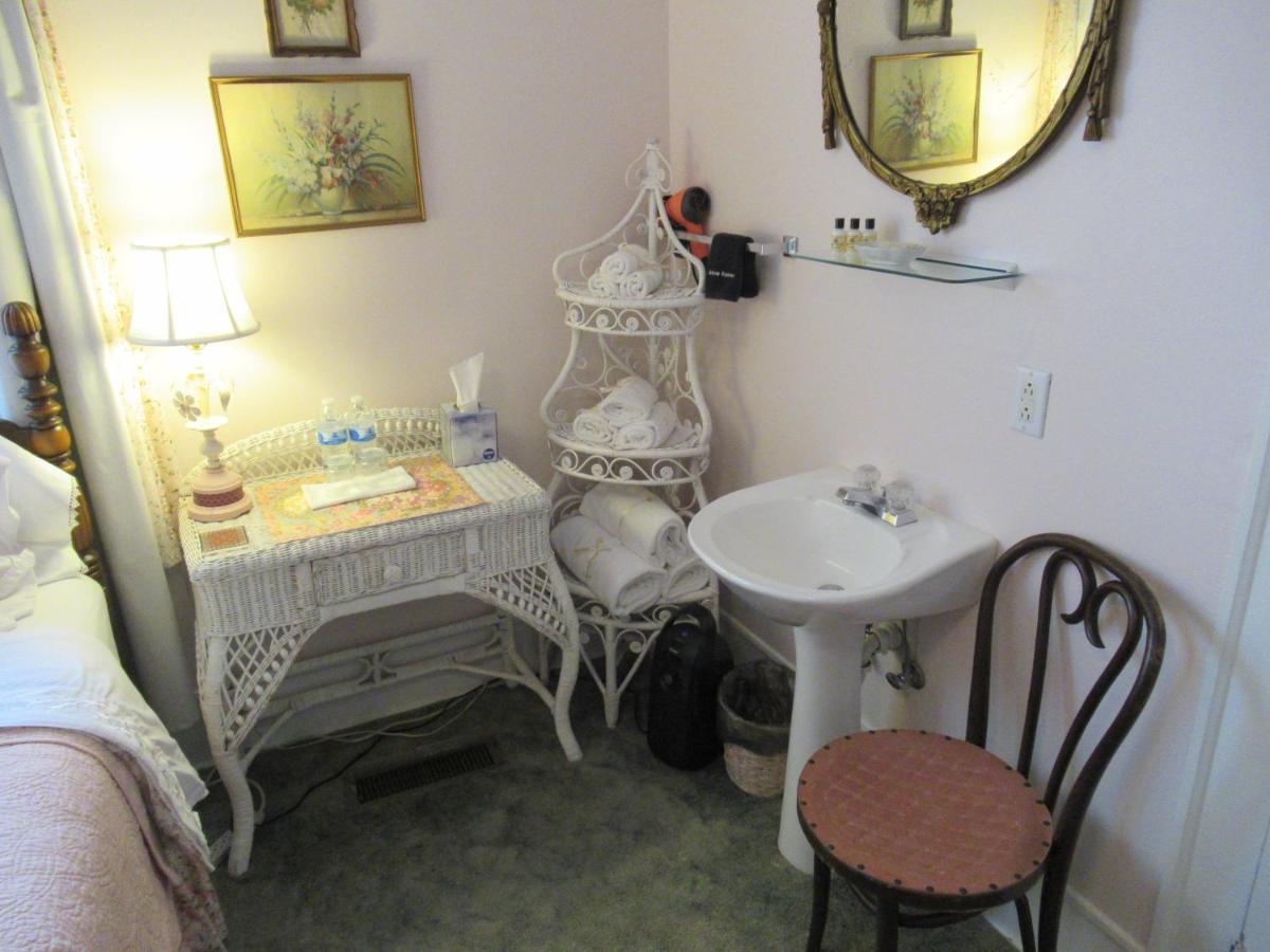 Carrier Houses Bed & Breakfast Rutherfordton 外观 照片