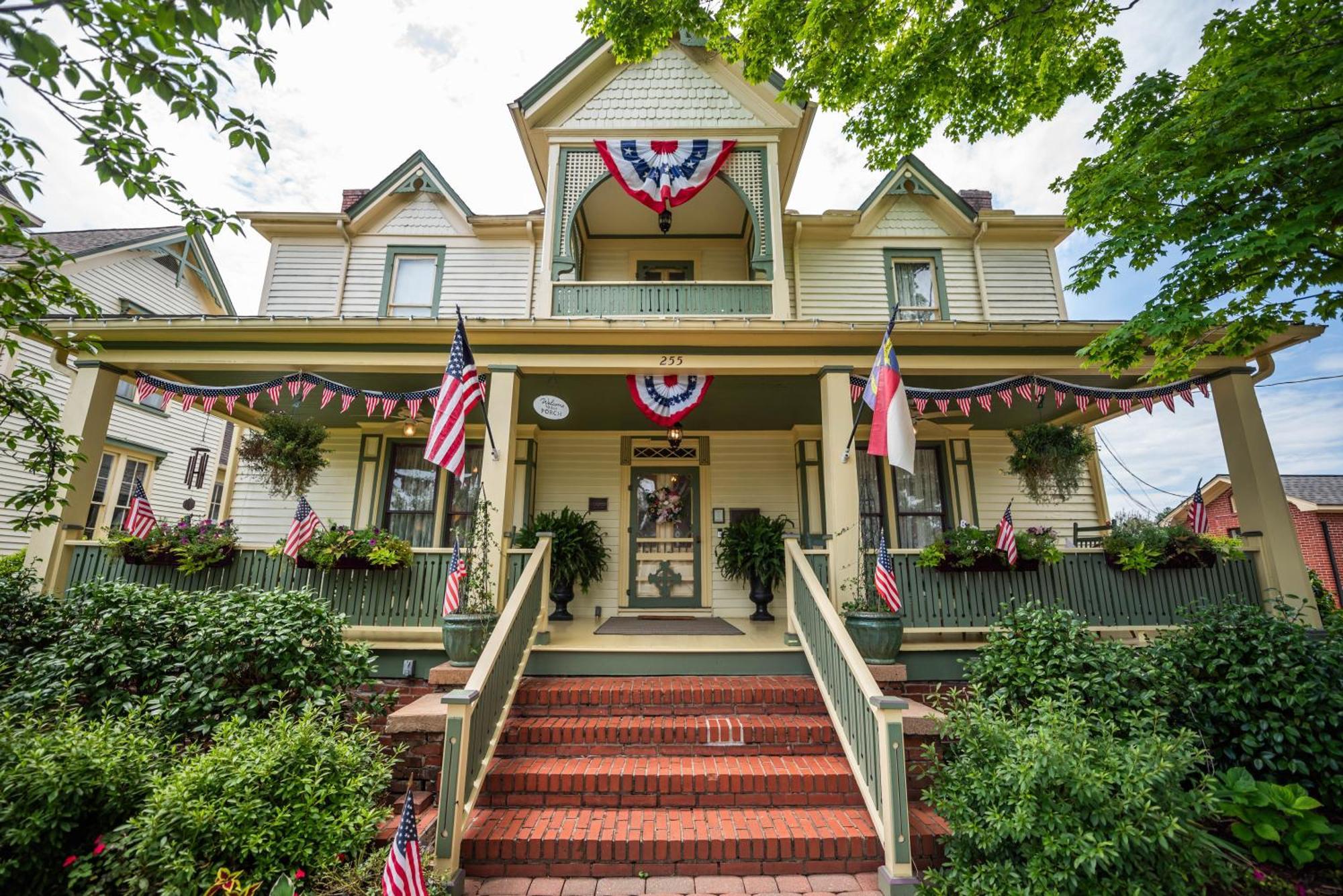 Carrier Houses Bed & Breakfast Rutherfordton 外观 照片