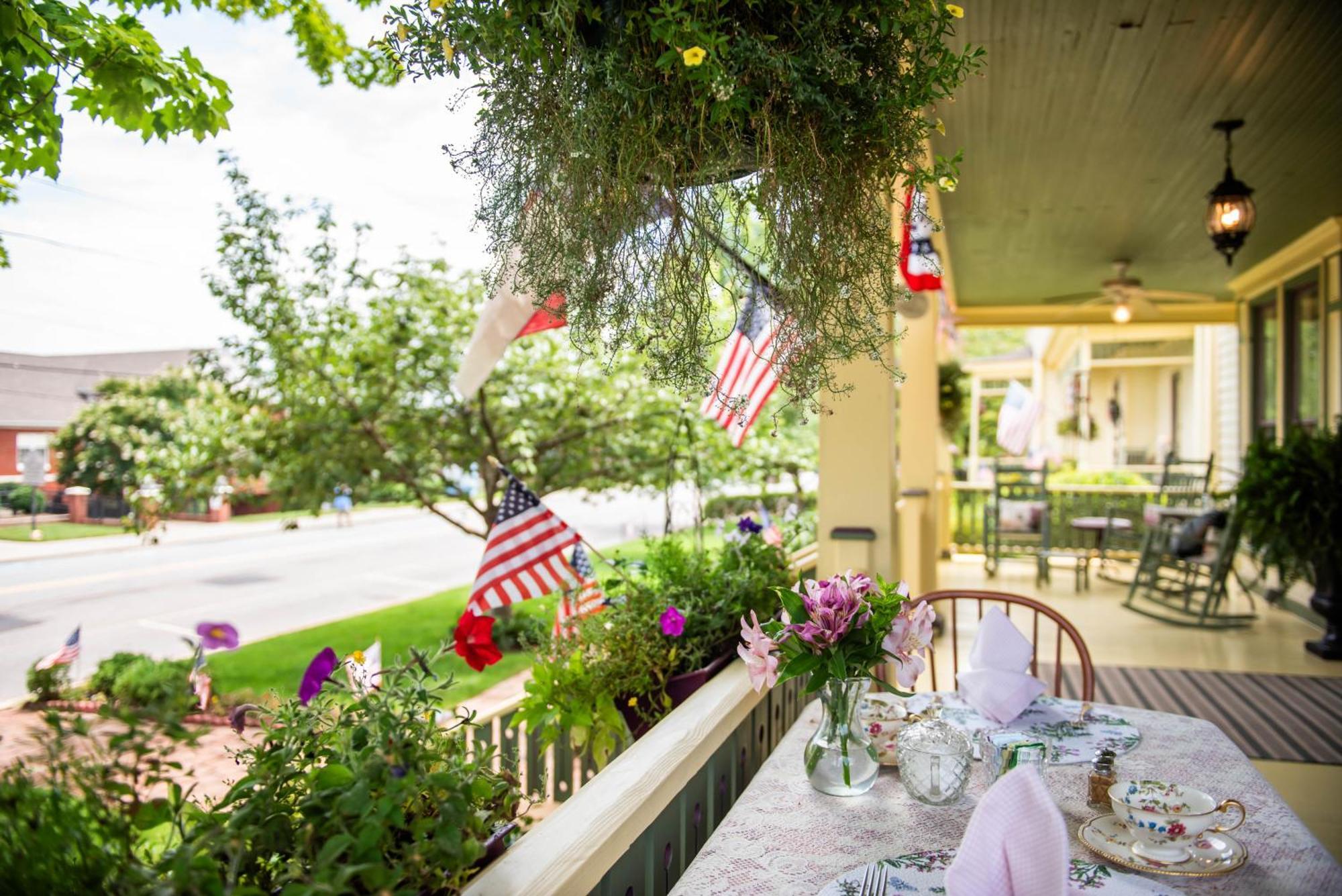 Carrier Houses Bed & Breakfast Rutherfordton 外观 照片