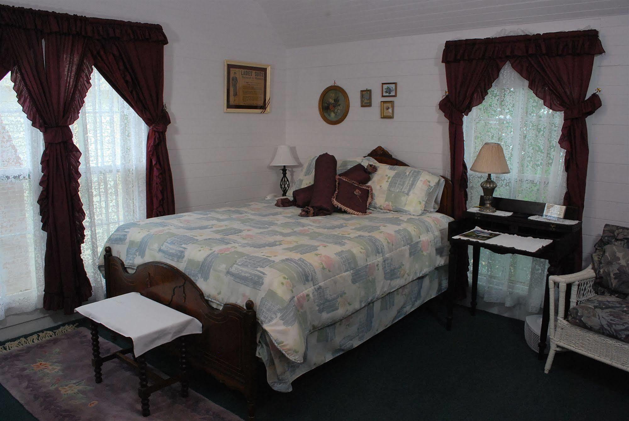 Carrier Houses Bed & Breakfast Rutherfordton 外观 照片